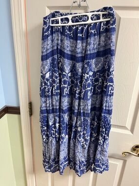 Blue paisley maxi skirt, no tags but fits like L-XL, good preowned condition